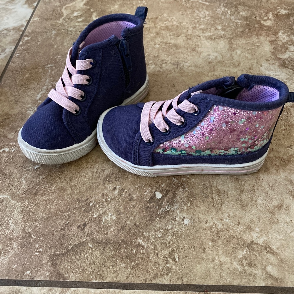 Toddler shoes size 6 from OshKosh